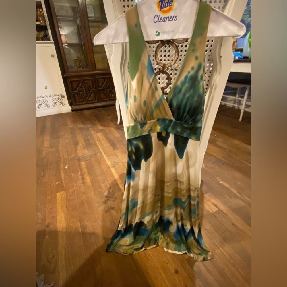 This is the absolute koolest dress I seen in years.